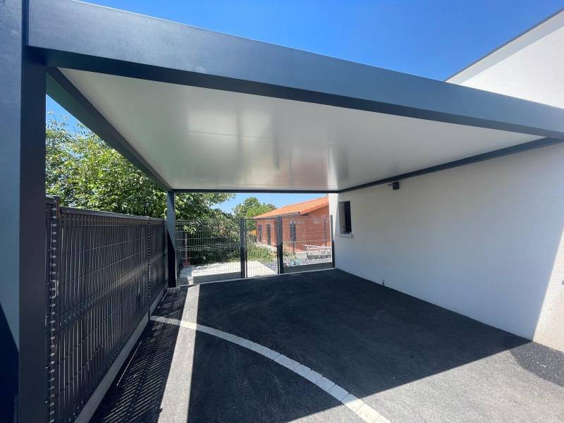 Entreprise pour la vente et l'installation de carport aluminium avec 2 poteaux à Ayguesvives (31) en Haute-Garonne