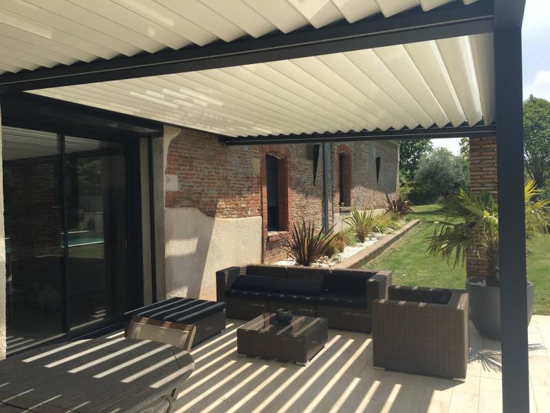 Installation de pergola bioclimatique aluminium à Toulouse (31) en Haute-Garonne