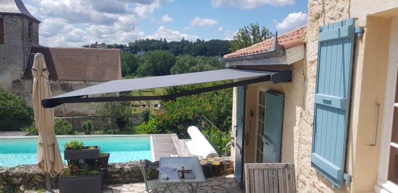 Vente et installation de store banne motorisé à Souillac (46) dans le Lot 