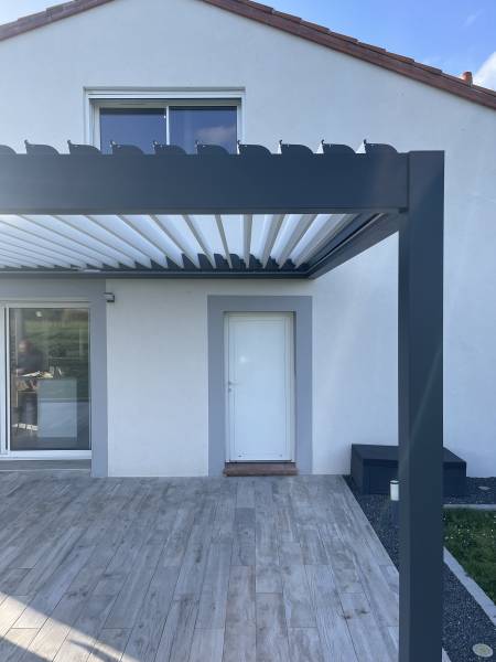 Fourniture et installation de pergola bioclimatique à Balma (31) en Haute-Garonne